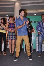 Ranbir Kapoor, Priyanka Chopra at Barfi promotions in R City Mall, Kurla on 8th Sept 2012 (141).JPG